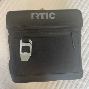 RTIC LUNCHBOX/ COOLER